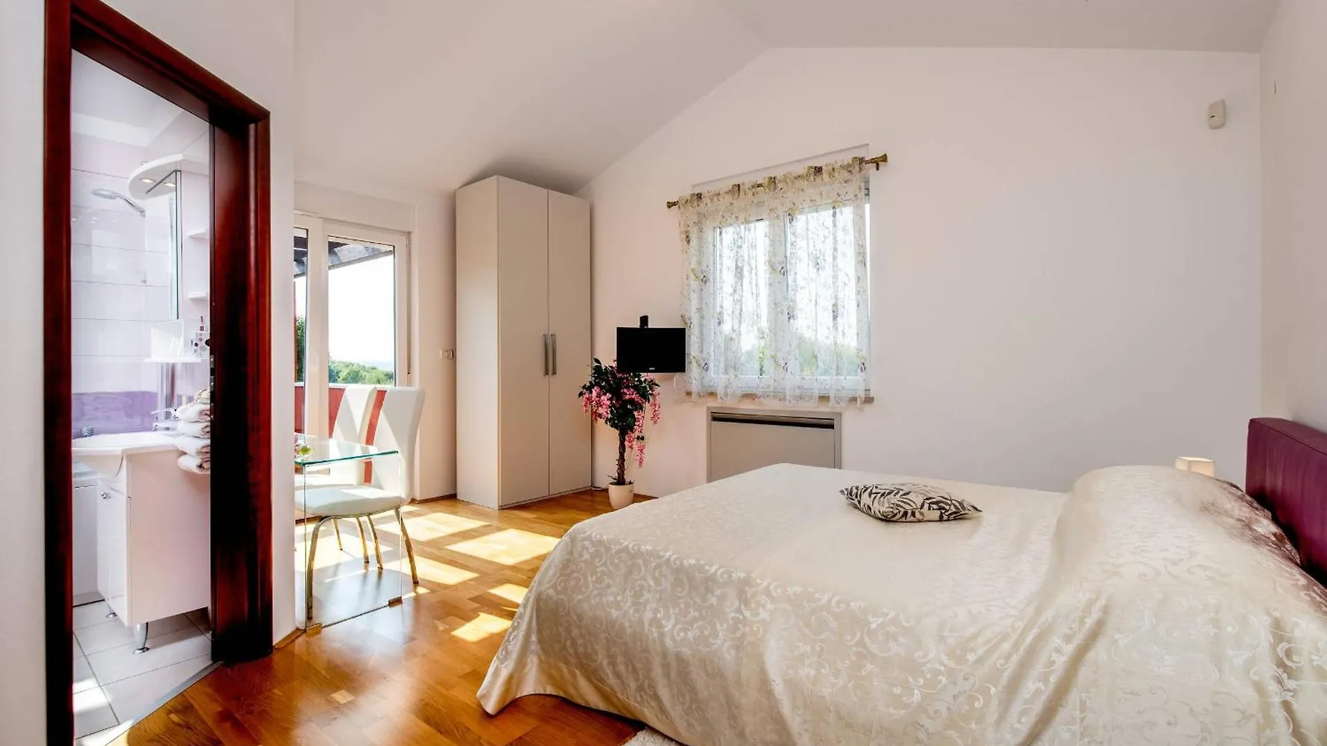 Villa Delle Rondini With Private Wellness Hreljići