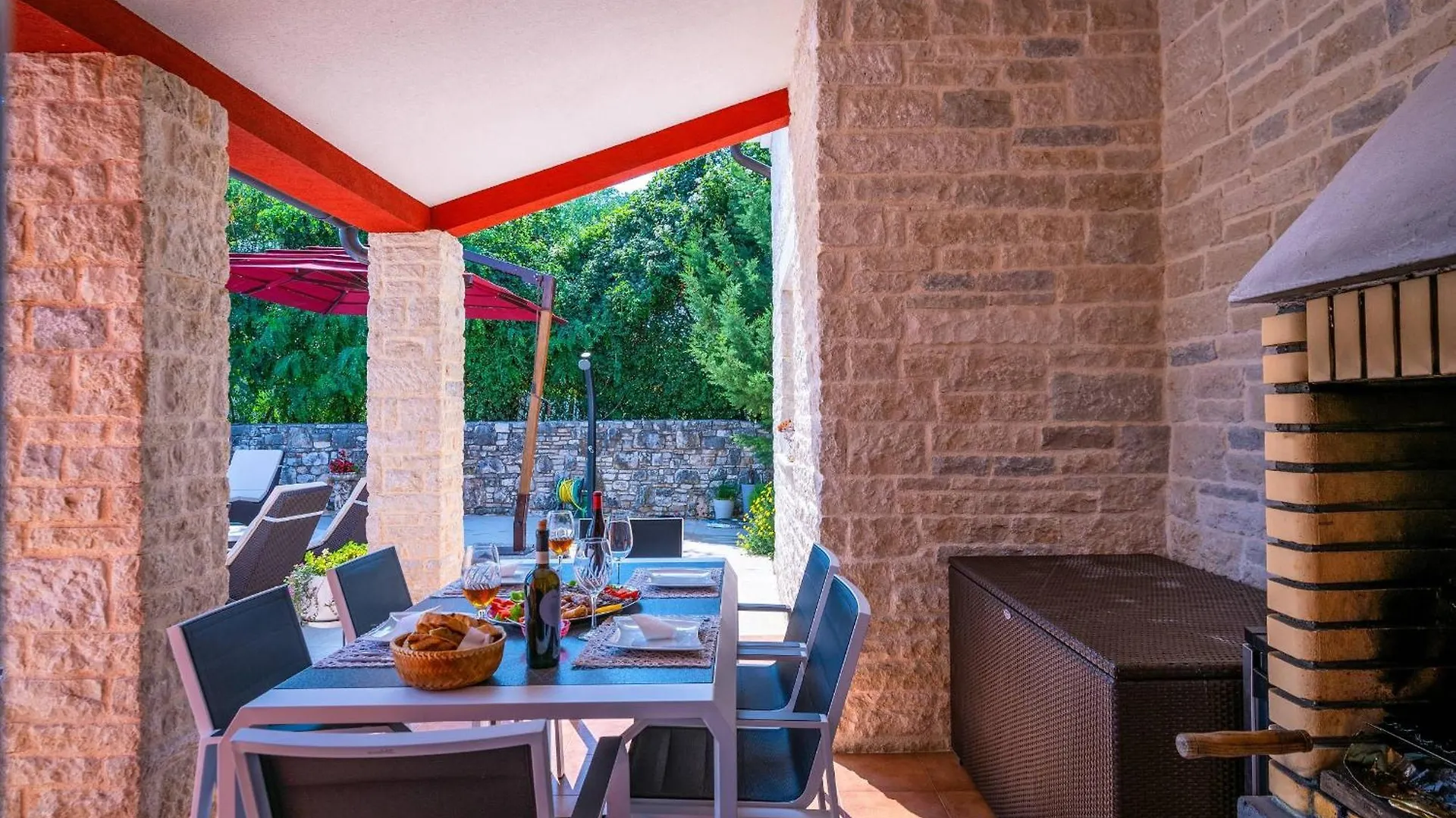 Villa Delle Rondini With Private Wellness Hreljići